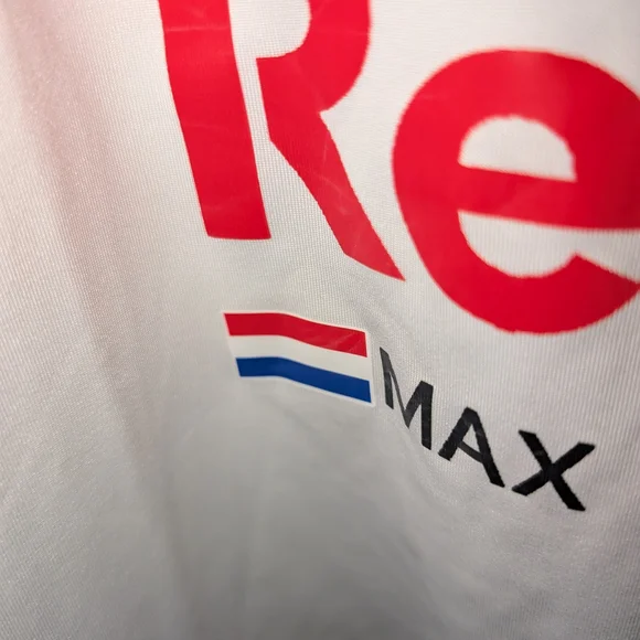 Castore Oracle Red Bull Racing Long Sleeve Compression Shirt - Picture 3 of 5